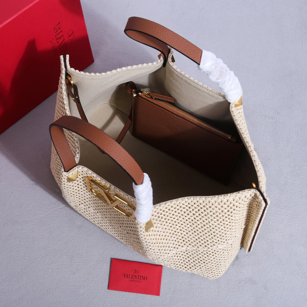 Va1e*ntin0 medium straw summer tote