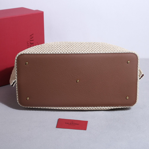 Va1e*ntin0 medium straw summer tote